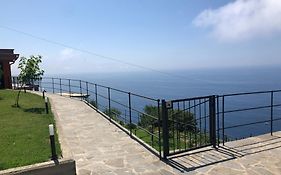 Orangehouse Cinque Terre. Private Parking